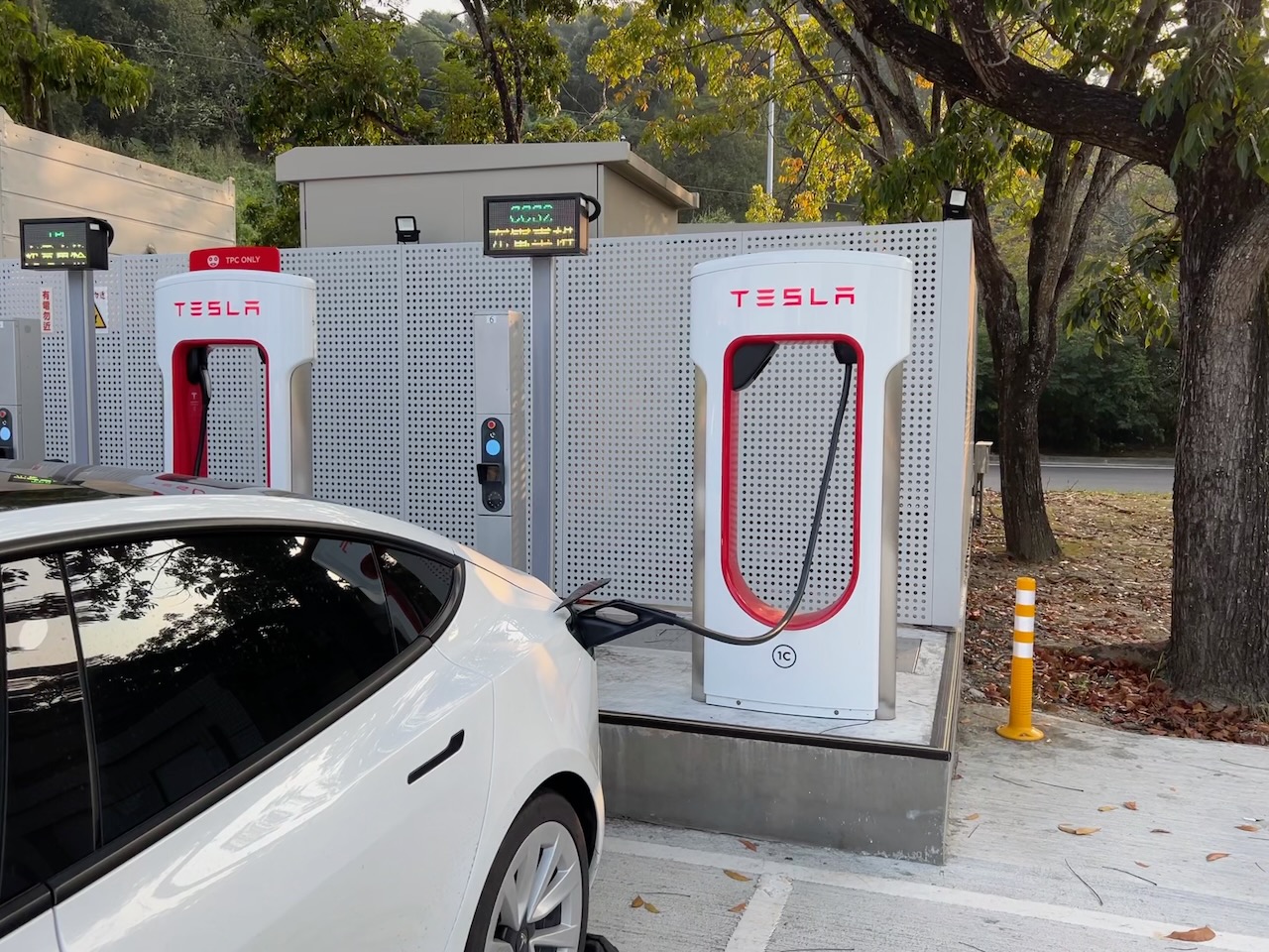 Tesla Supercharger with plug signs